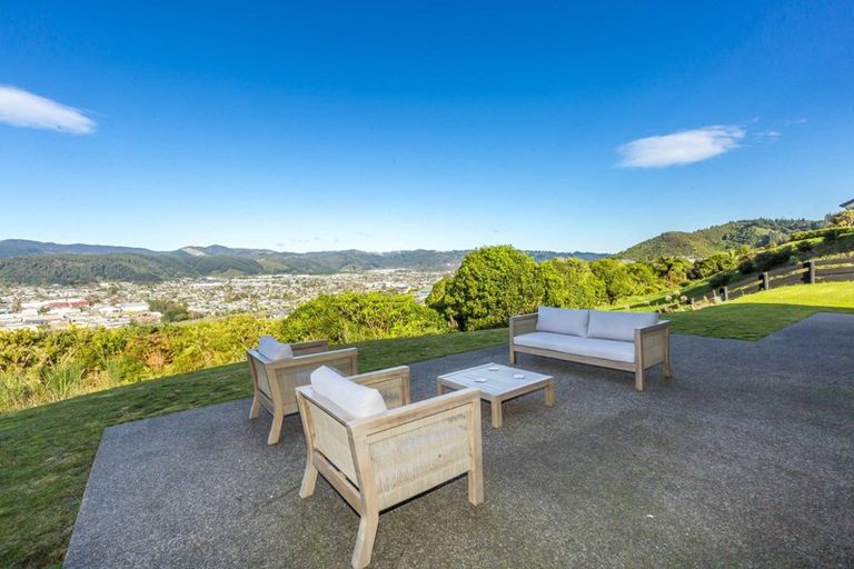 Photo of property in 51 Percy Kinsman Crescent, Riverstone Terraces, Upper Hutt, 5018