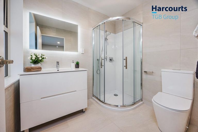 Photo of property in 18 Aeronautic Road, Takanini, 2112