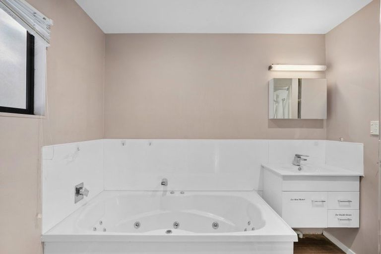 Photo of property in 218 Fernhill Road, Sunshine Bay, Queenstown, 9300