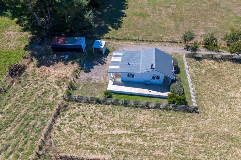 Photo of property in 103a Waikawa Beach Road, Manakau, Levin, 5573