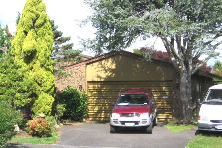Photo of property in 21 Frank Evans Place, Henderson, Auckland, 0610