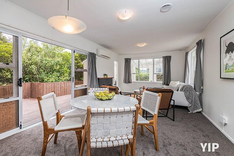 Photo of property in 17 Baylands Drive, Newlands, Wellington, 6037