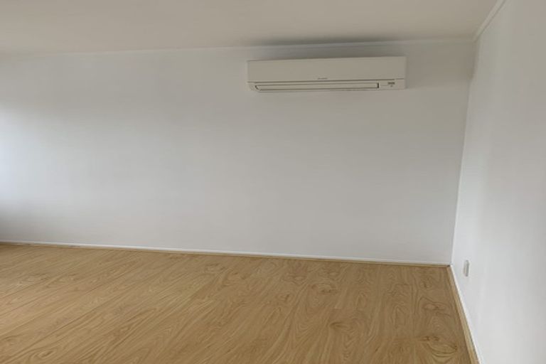 Photo of property in 2/14a Kurnell Drive, Botany Downs, Auckland, 2010