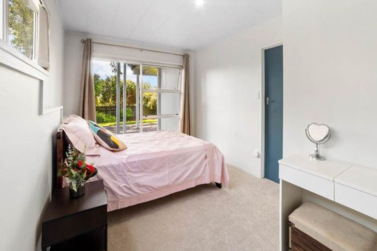 Photo of property in 61 Sunset Road, Totara Vale, Auckland, 0632