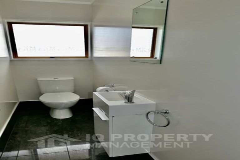 Photo of property in 2/77 Prince Regent Drive, Half Moon Bay, Auckland, 2012