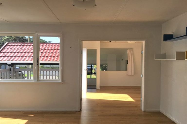 Photo of property in 213 Portage Road, Green Bay, Auckland, 0604