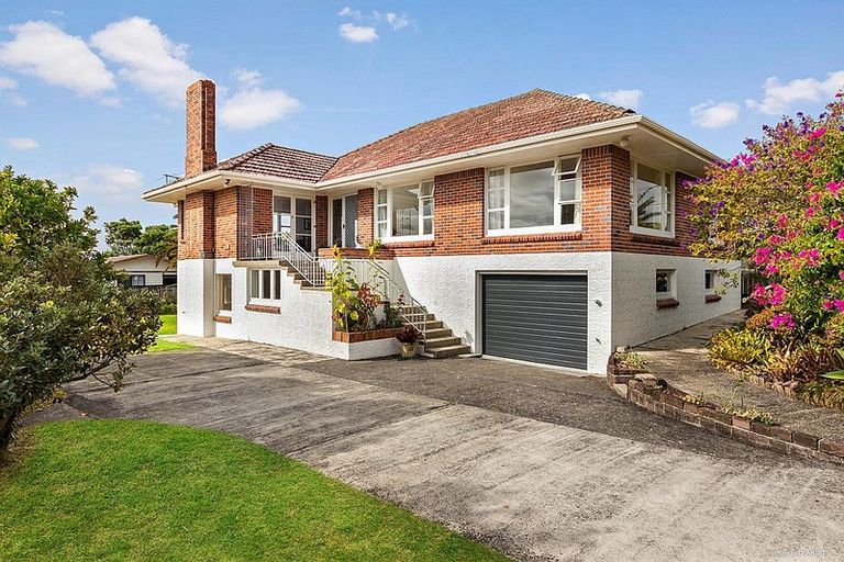 Photo of property in 52 Sturges Road, Henderson, Auckland, 0612