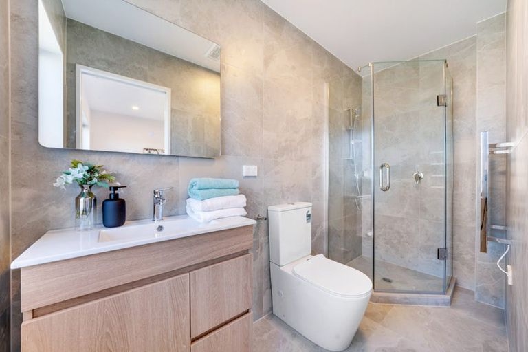 Photo of property in 2/32 Tiraumea Drive, Pakuranga, Auckland, 2010