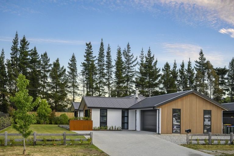 Photo of property in 23 Kingfisher Crescent, Albert Town, Wanaka, 9305