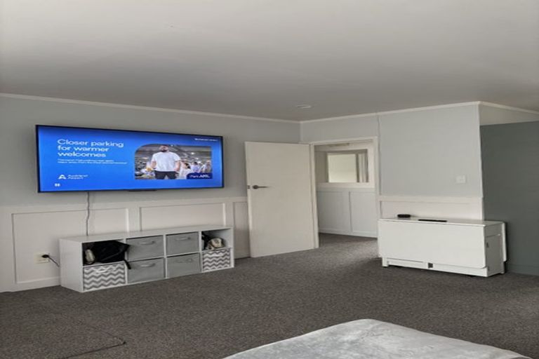 Photo of property in 1/10 Agincourt Street, Glenfield, Auckland, 0629