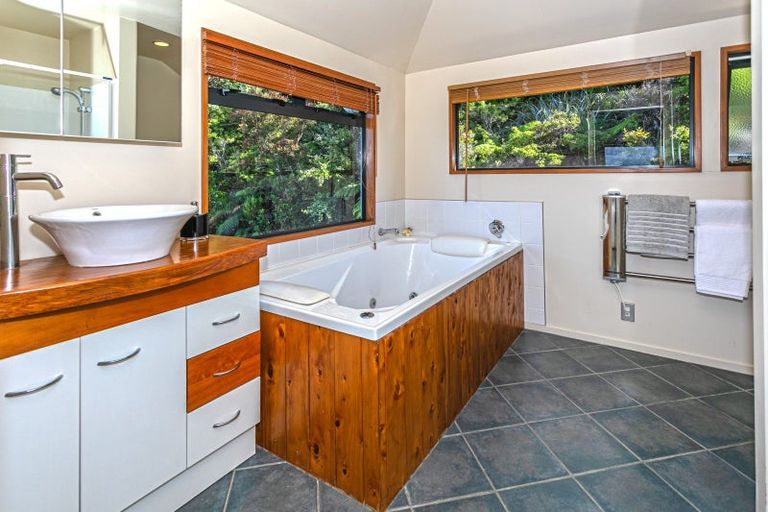 Photo of property in 5 Tirinui Crescent, Tairua, 3508