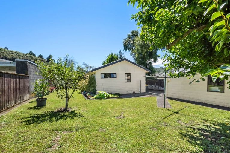 Photo of property in 2 Bogle Grove, Stokes Valley, Lower Hutt, 5019