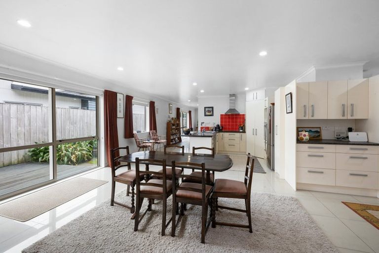 Photo of property in 24 Moulton Street, Moturoa, New Plymouth, 4310