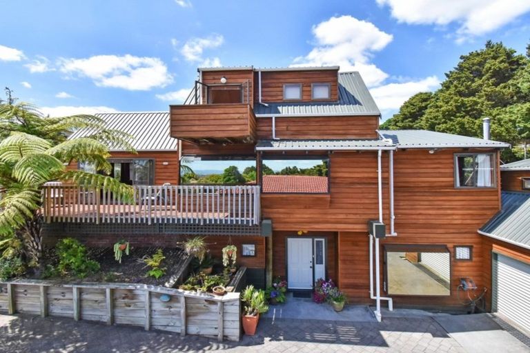 Photo of property in 7 Elsted Place, Goodwood Heights, Auckland, 2105