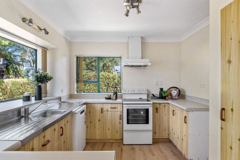 Photo of property in 14 Laurie Street, Red Beach, 0932