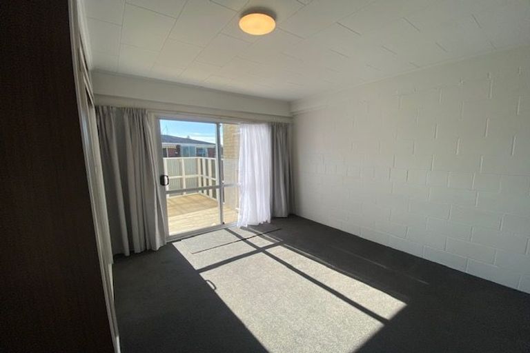 Photo of property in 1/23 Waitemata Road, Hauraki, Auckland, 0622