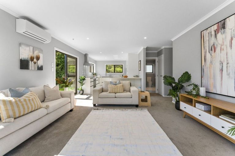 Photo of property in 10 Winnie Close, Acacia Bay, Taupo, 3330