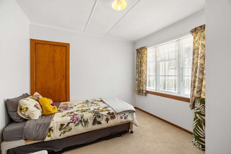 Photo of property in 24 Endeavour Street, Marfell, New Plymouth, 4310
