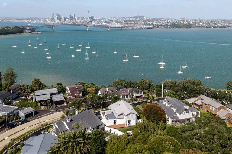 Photo of property in 14 Hinemoa Terrace, Birkenhead, Auckland, 0626