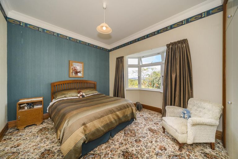 Photo of property in 32 Johnstone Drive, Fitzherbert, Palmerston North, 4410