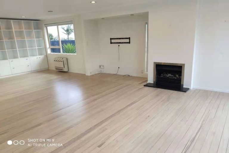 Photo of property in 1/328 East Coast Road, Sunnynook, Auckland, 0632
