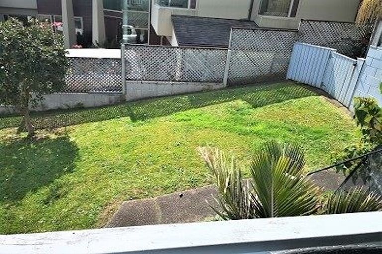 Photo of property in 91 Takutai Avenue, Half Moon Bay, Auckland, 2012