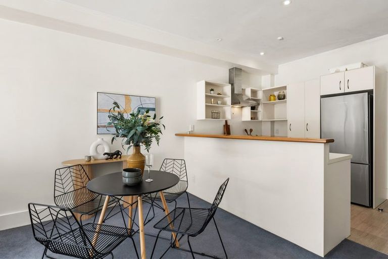 Photo of property in 2/37 Majoribanks Street, Mount Victoria, Wellington, 6011