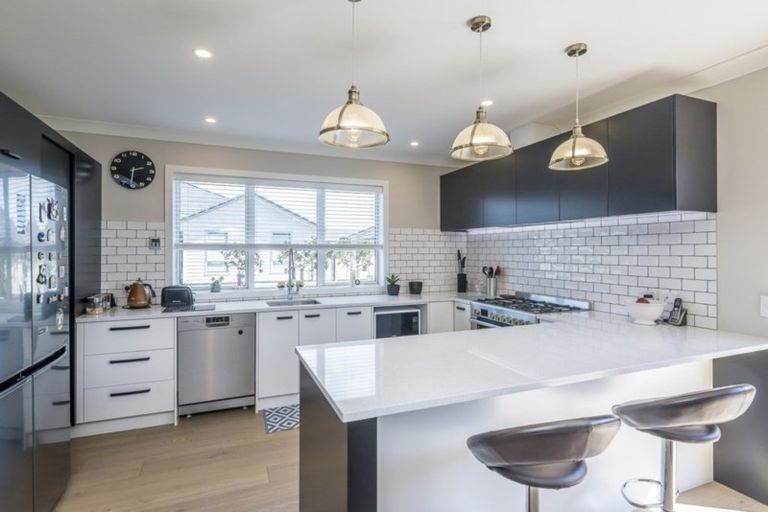 Photo of property in 3 Saint Vincent Way, Waikanae, 5036