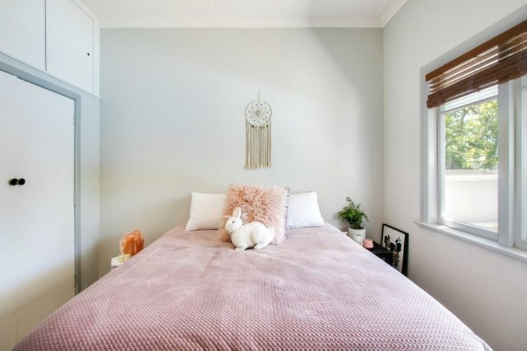 Photo of property in 28 Avenue Road, Greenmeadows, Napier, 4112