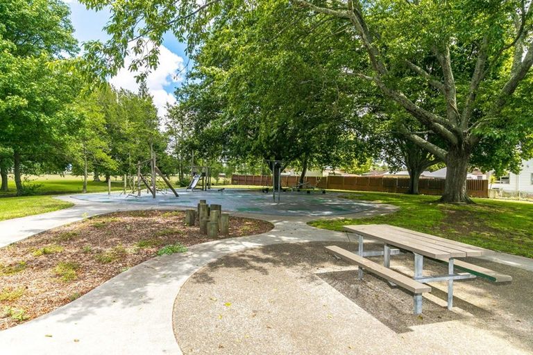 Photo of property in 392a Kahikatea Drive, Dinsdale, Hamilton, 3204