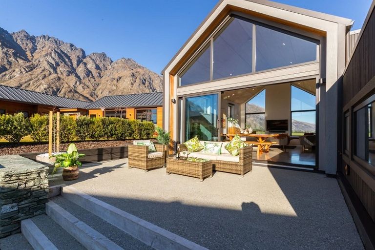 Photo of property in 8 Brett Lane, Jacks Point, Queenstown, 9371