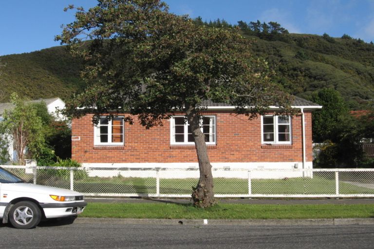 Photo of property in 27 Newcombe Street, Naenae, Lower Hutt, 5011