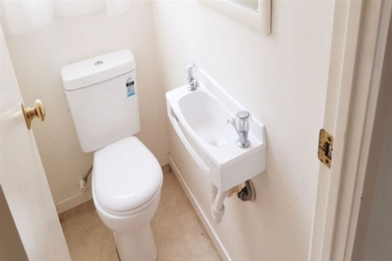 Photo of property in 3 Caspian Close, New Lynn, Auckland, 0600