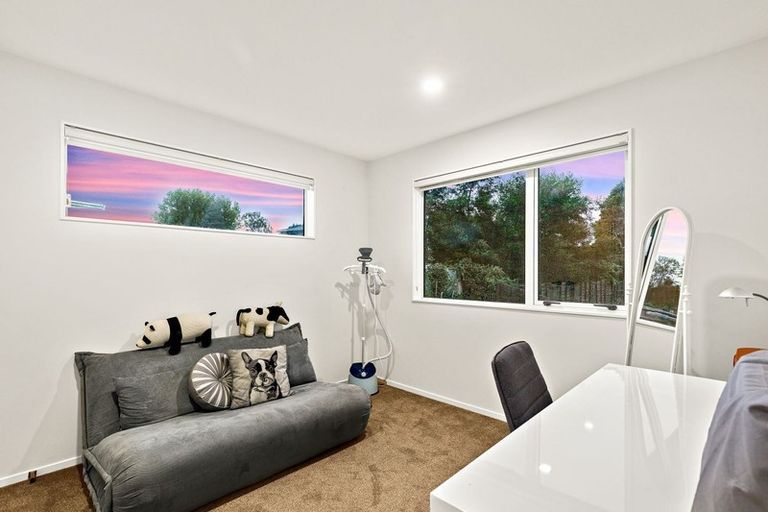 Photo of property in 3 Younger Lane, Massey, Auckland, 0614