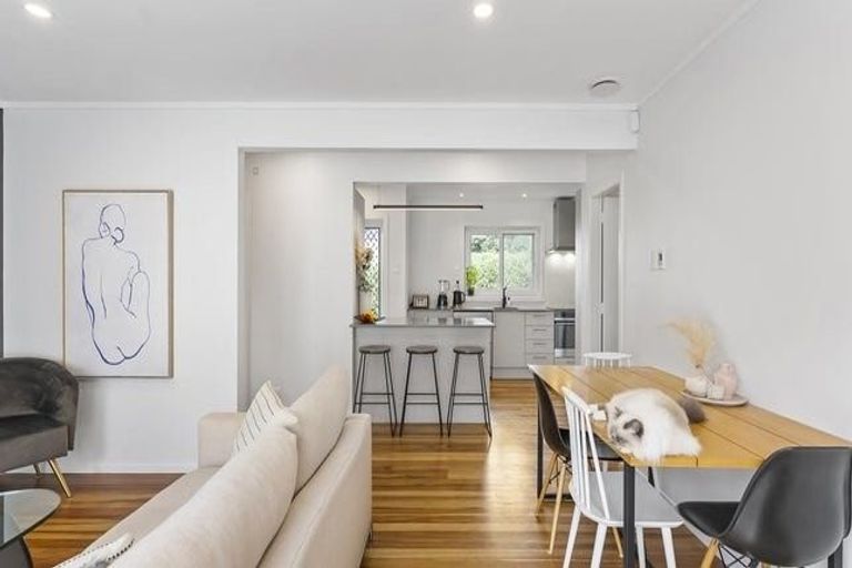 Photo of property in 1/60 Hillcrest Avenue, Hillcrest, Auckland, 0627