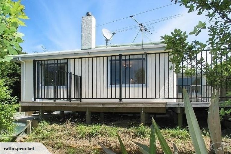 Photo of property in 4 South Street, Tawa, Wellington, 5028