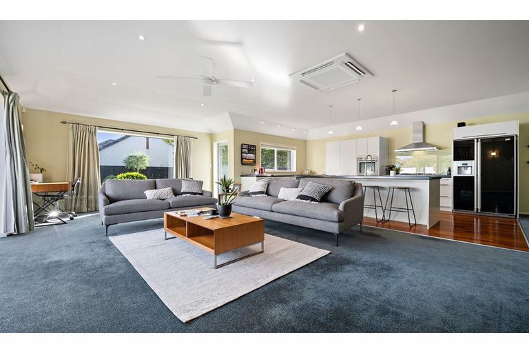 Photo of property in 12 Springwater Avenue, Northwood, Christchurch, 8051