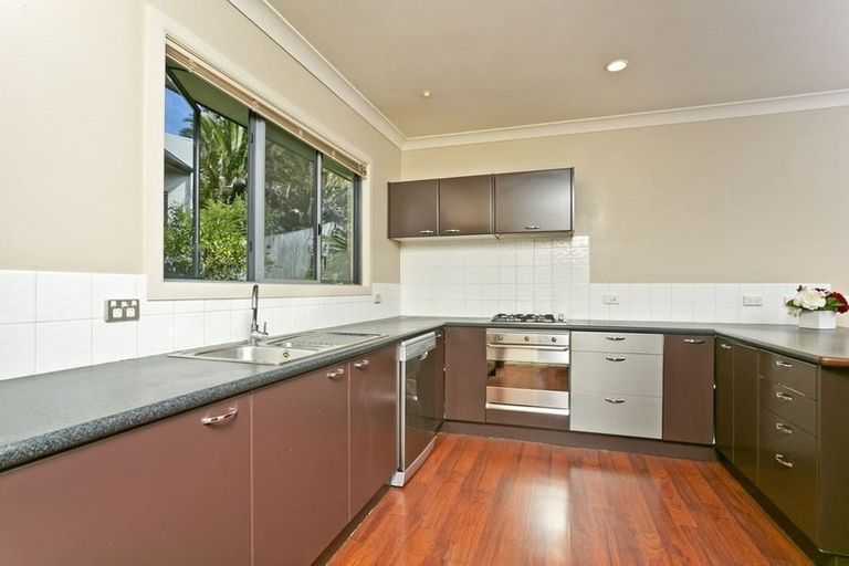 Photo of property in 22 Greenleaf Way, Northcross, Auckland, 0630