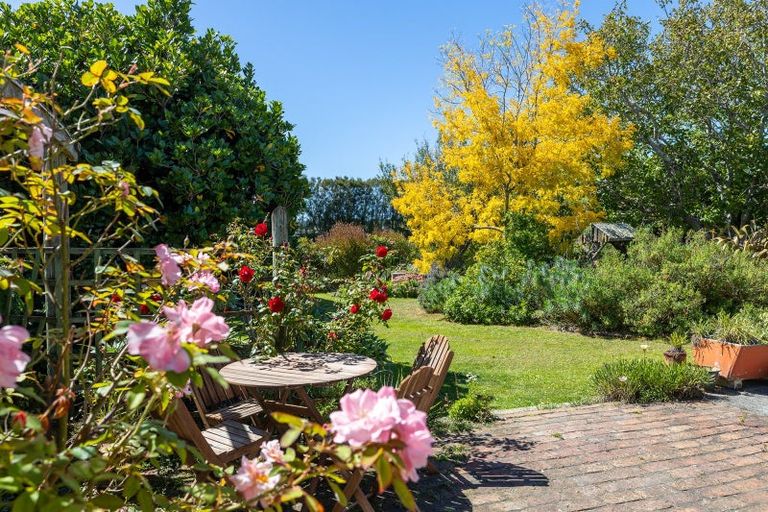 Photo of property in 190 Regent Street, Martinborough, 5711