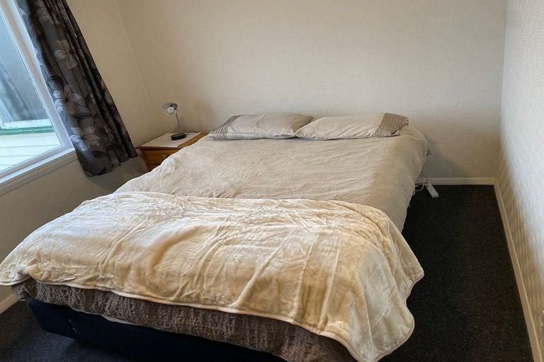 Photo of property in 131 Ruskin Road, Newlands, Wellington, 6037