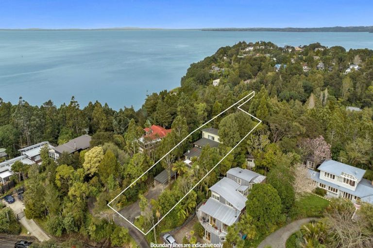 Photo of property in 11 Opou Road, Titirangi, Auckland, 0604