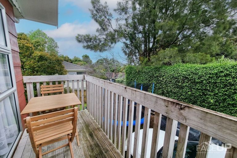 Photo of property in 2/10 Kemp Road, Massey, Auckland, 0614