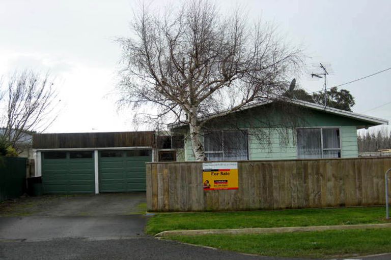 Photo of property in 90 Kent Street, Carterton, 5713