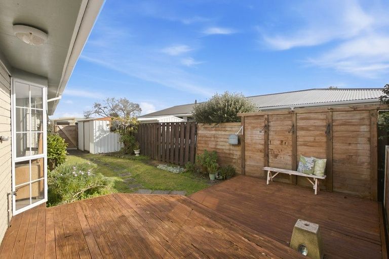 Photo of property in 34 Truby King Street, Merrilands, New Plymouth, 4312