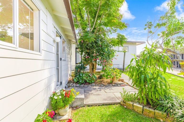 Photo of property in 30 County Road, Torbay, Auckland, 0630
