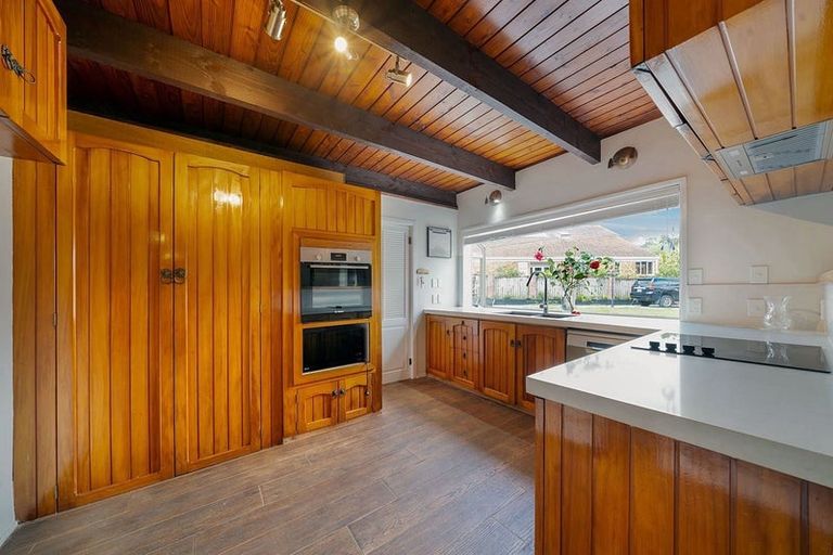 Photo of property in 68 Kaurilands Road, Titirangi, Auckland, 0604