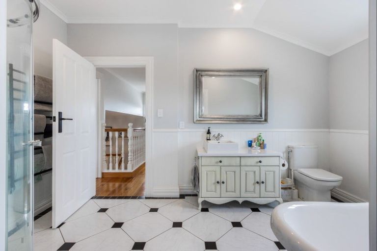 Photo of property in 11 Colenso Avenue, Hospital Hill, Napier, 4110