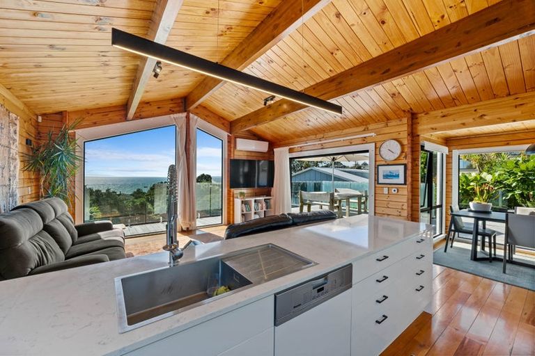 Photo of property in 3 Edwin Mitchelson Road, Muriwai, Waimauku, 0881