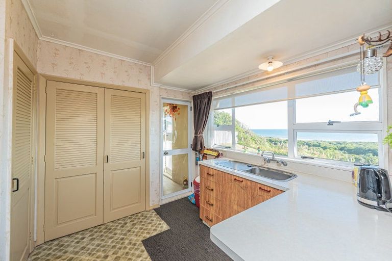 Photo of property in 107 Karaka Street, Castlecliff, Whanganui, 4501