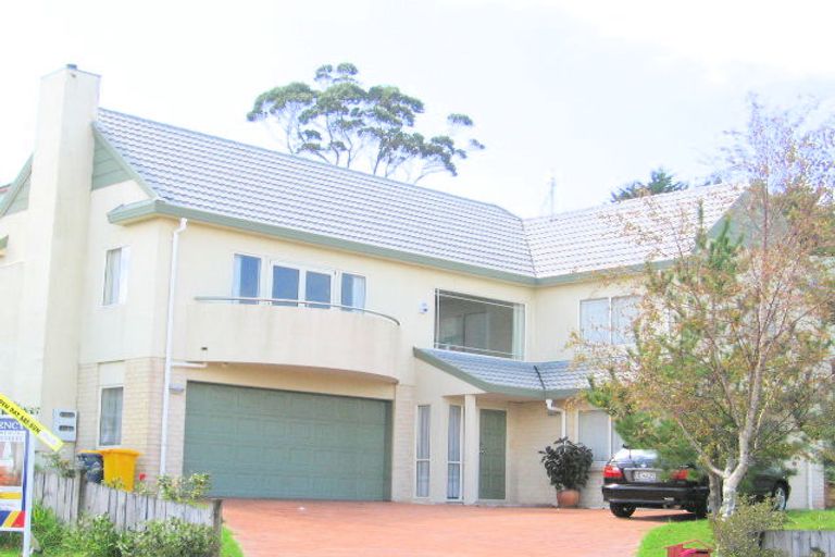 Photo of property in 30 Taroka Close, Pinehill, Auckland, 0632